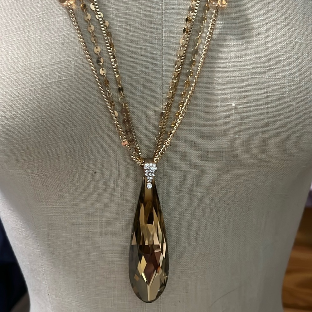 Cato’s C 1946 Rare Crystal Pendant Necklace.